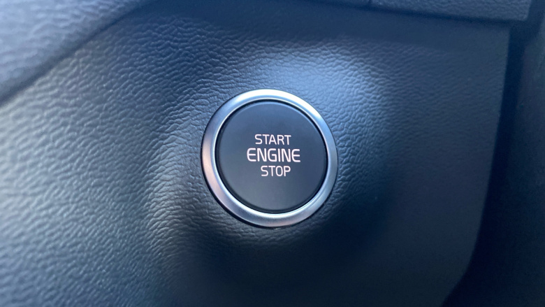 Volvo XC40 2.0 B4P Plus Black Edition 5dr Auto Petrol Estate